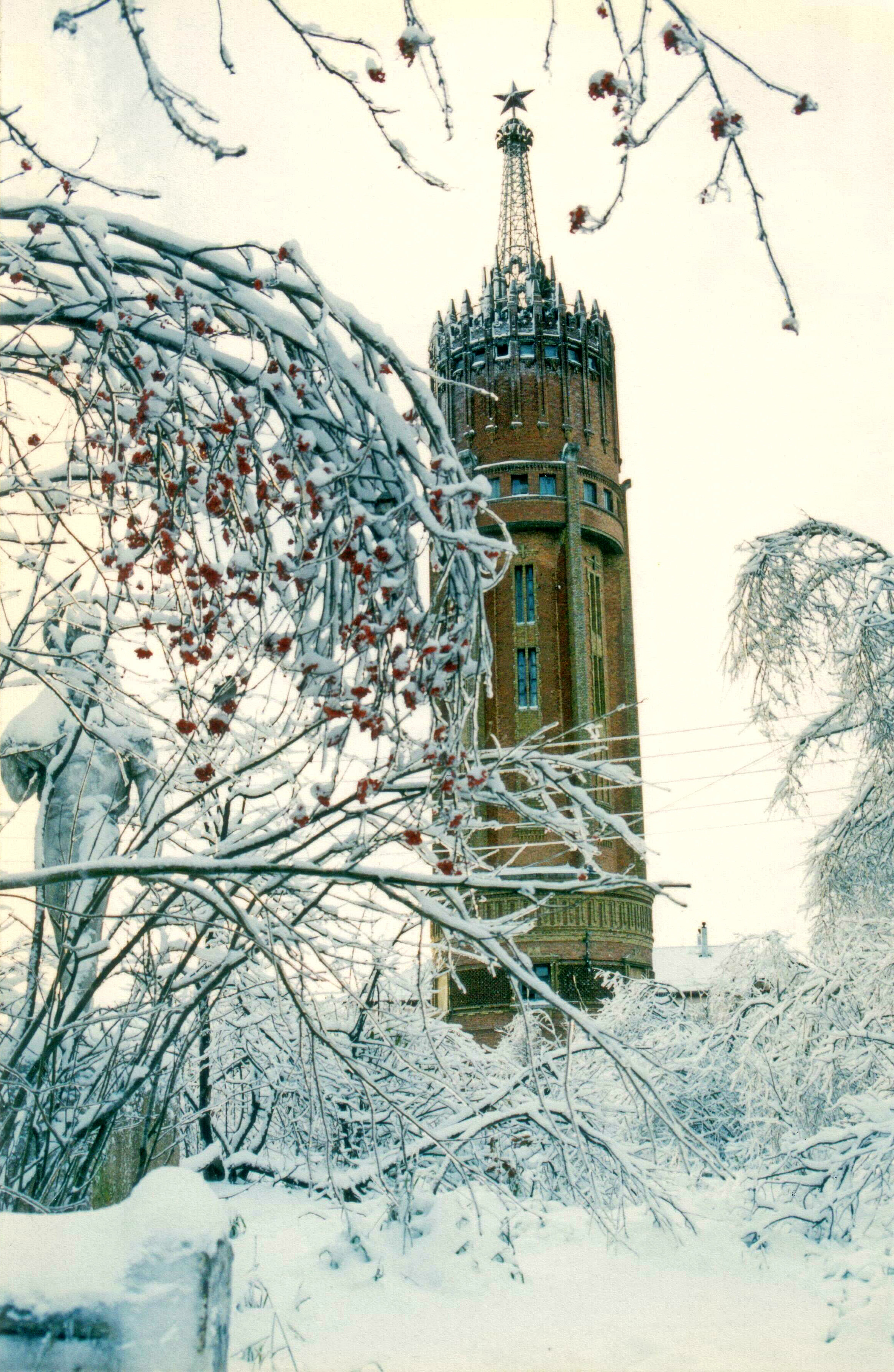 Водонапорная башня зимой